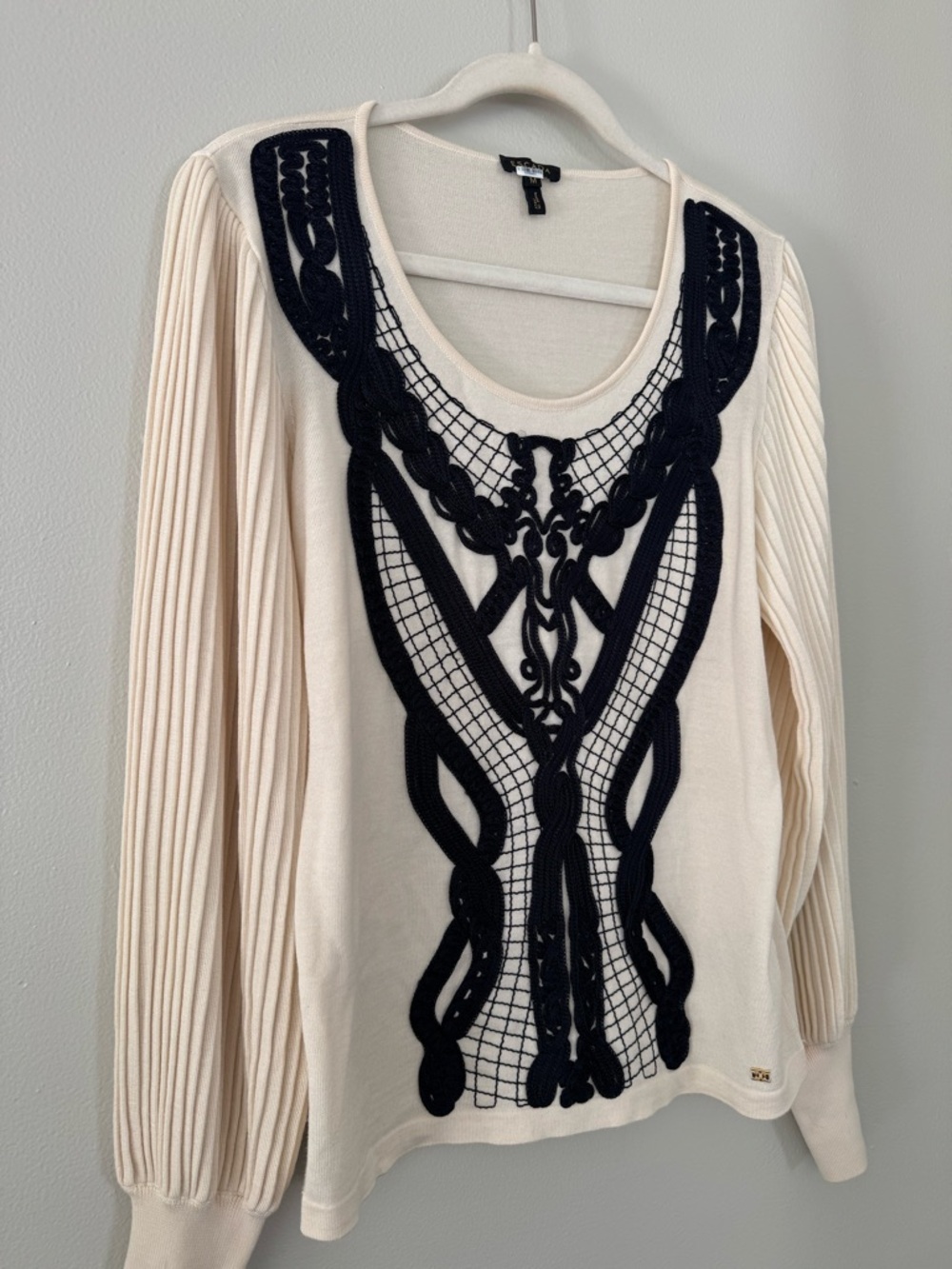 Escada Shareen Sweater in Off-White . Medium - Picture 3 of 7